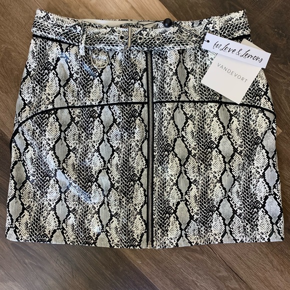 NWT For Love And Lemons Snakeprint Skirt M - Picture 3 of 3